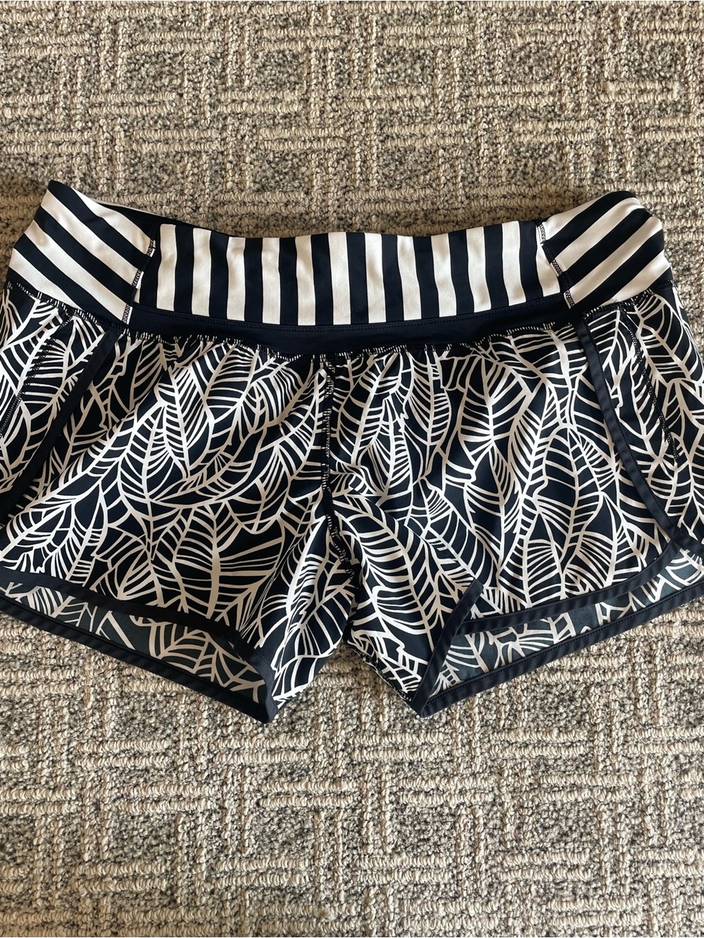 Short Short Bundle Lululemon & Adidas - Picture 10 of 14